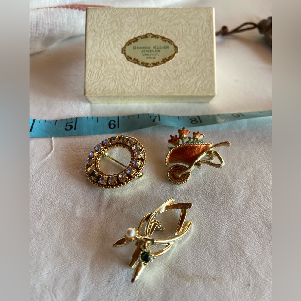 3 vintage 1950’s brooches gold plated